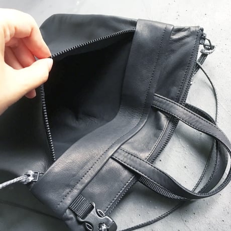 OUT LEATHER MINIMUM BAG