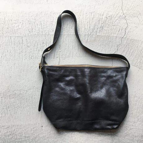 BUCKLE　SHOULDER BAG