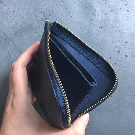 ONE LEATHER ZIP WALLET