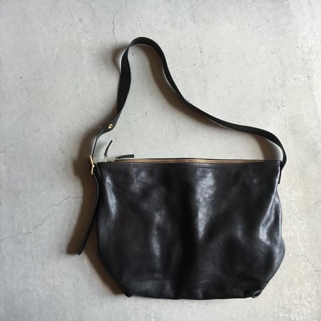BUCKLE　SHOULDER BAG
