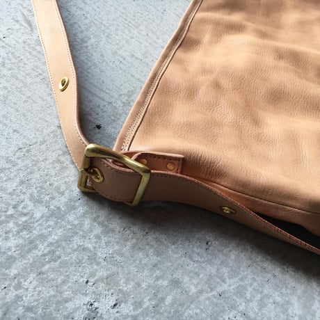 BUCKLE　SHOULDER BAG