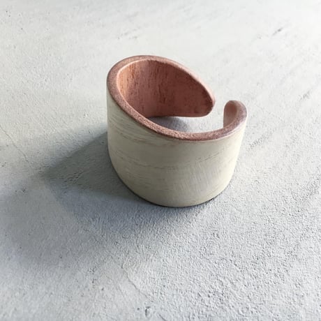 桐革 BANGLE