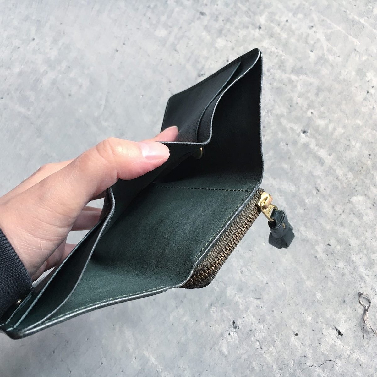 MOKU 限定レザー折りたたみ財布 ダークグリーン MOKU 限定レザー折りたたみ財布 ダークグリーン