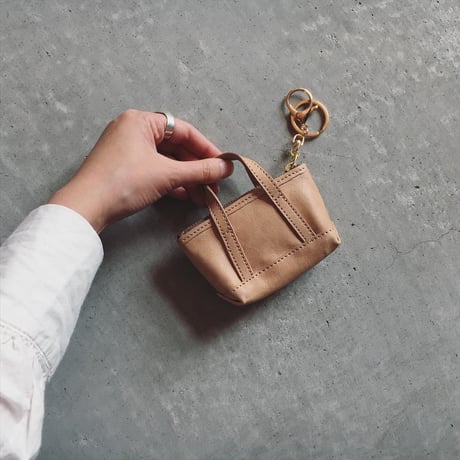 BUCKLE TOTE KEY HOLDER