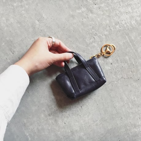 BUCKLE TOTE KEY HOLDER