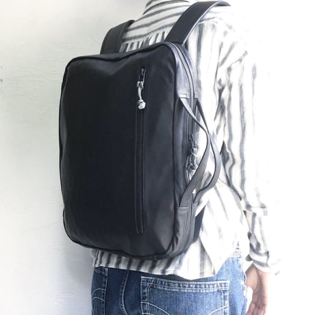 OUT LEATHER MISSION PACK