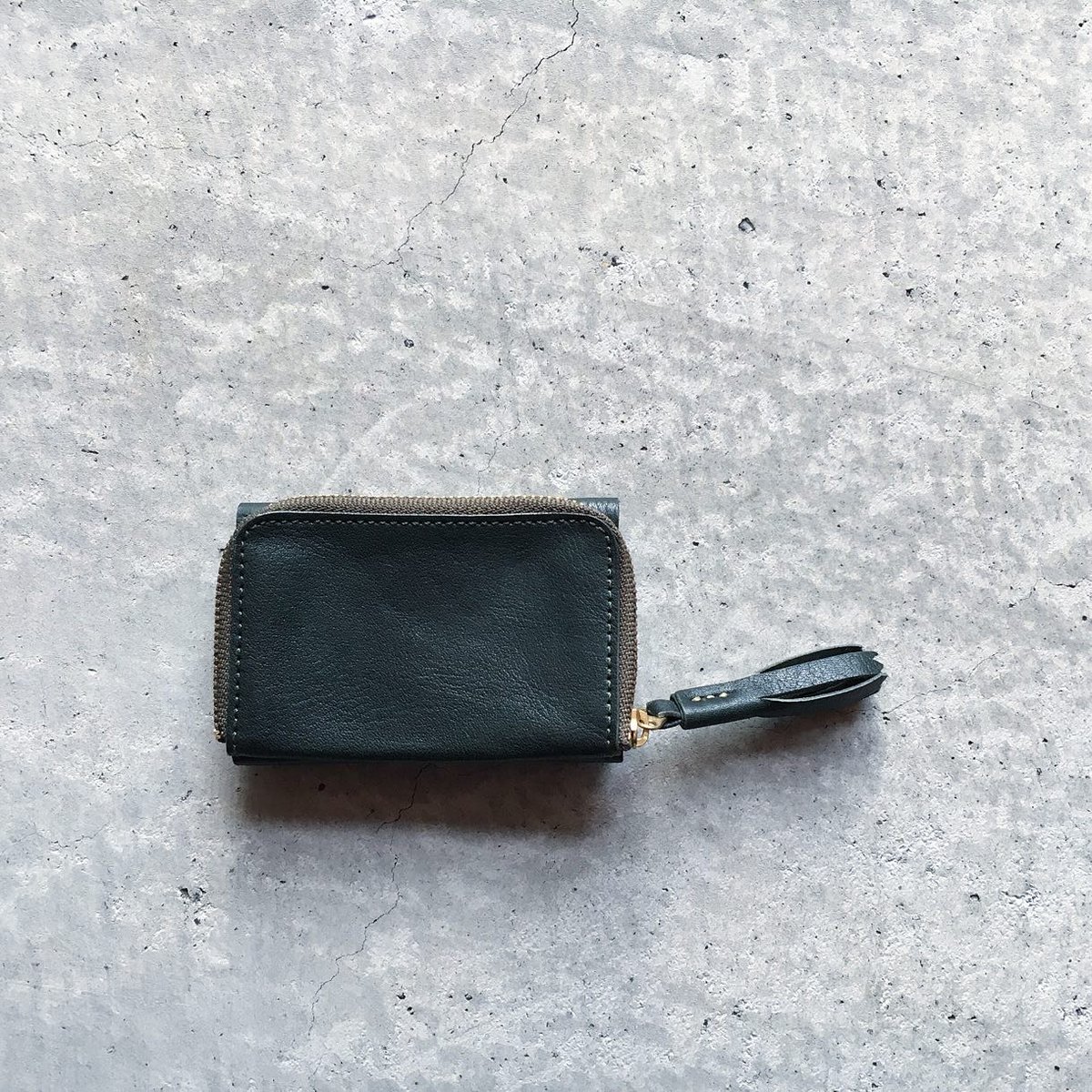 POCKET ZIP WALLET GREEN LIMITED | Damasquina S