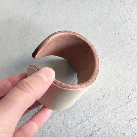 桐革 BANGLE