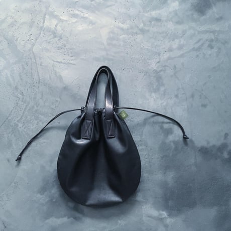 CIRCLE TOTE M-SIZE WATER PROOF GOAT LEATHER