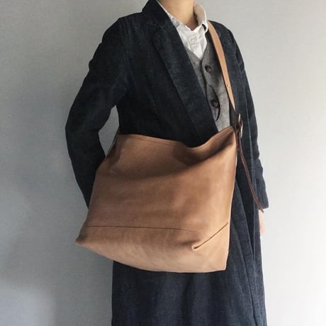 BUCKLE　SHOULDER BAG