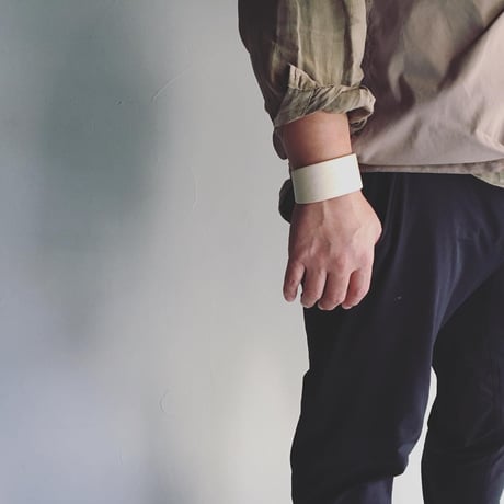 桐革 BANGLE