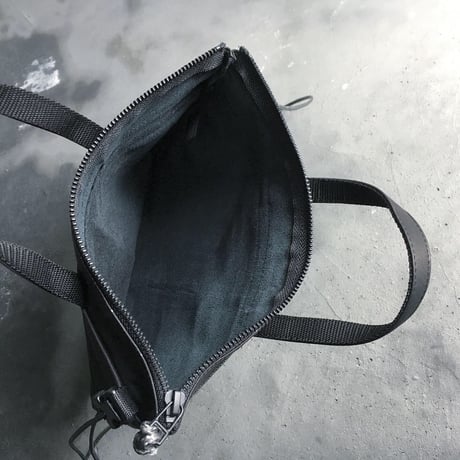 OUT LEATHER MINIMUM BAG