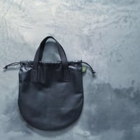 CIRCLE TOTE M-SIZE WATER PROOF GOAT LEATHER