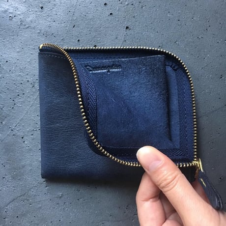 ONE LEATHER ZIP WALLET
