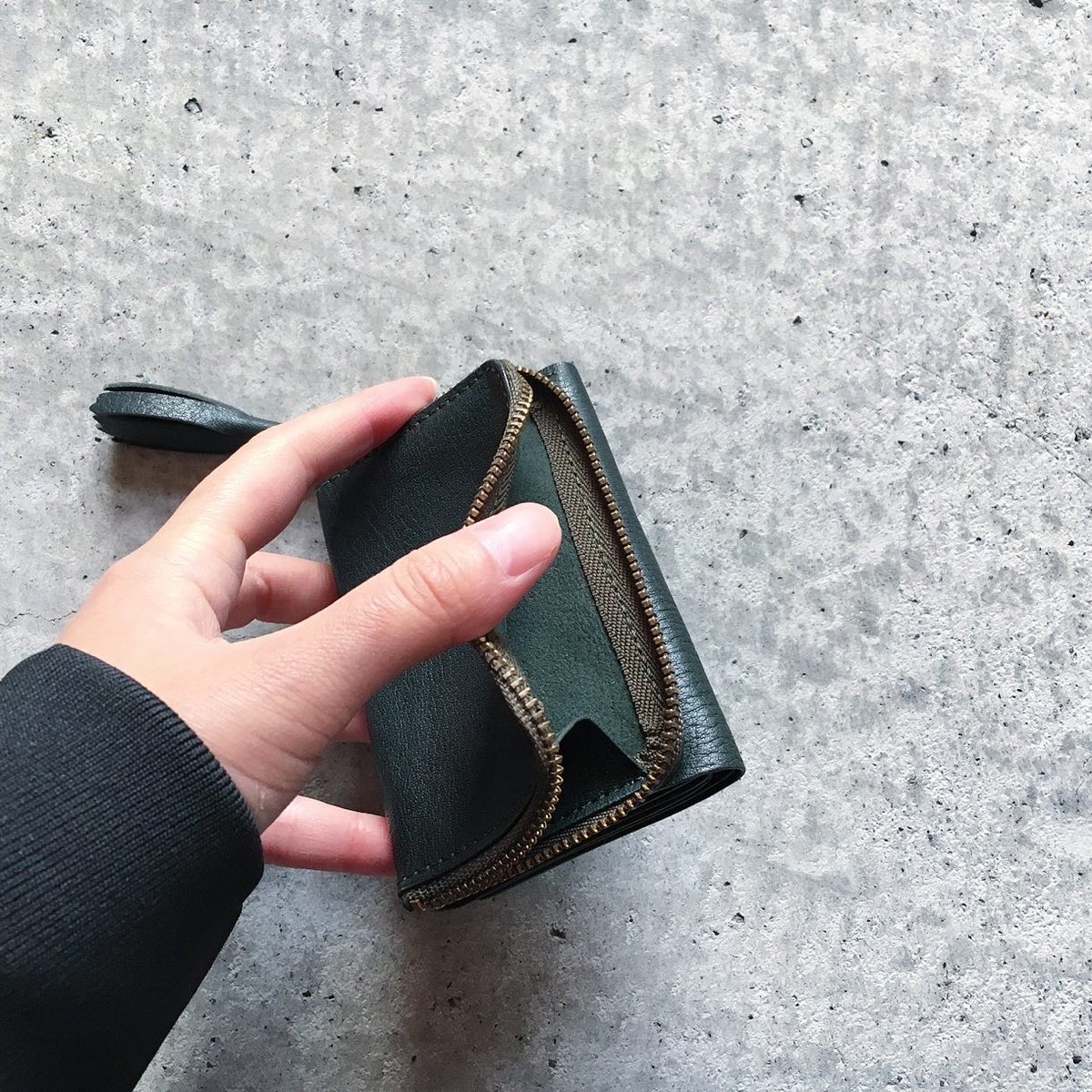 MOKU 限定レザー折りたたみ財布 ダークグリーン MU6539DU000554_fw_thumbM.jpg