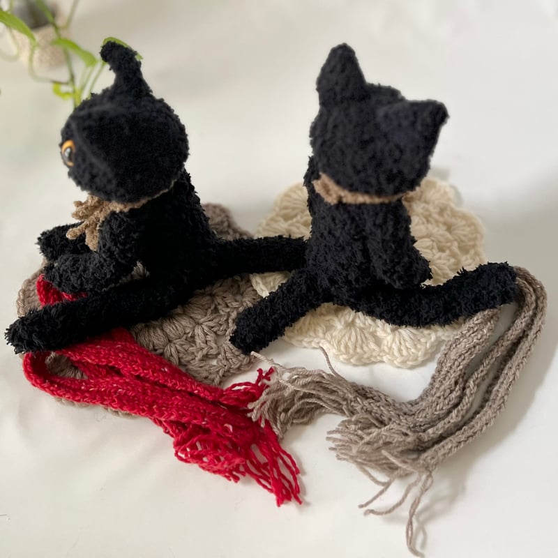 編みにゃんず＊黒猫の鈴くん（向かって右）＊ No.210 | はちもも雑貨店