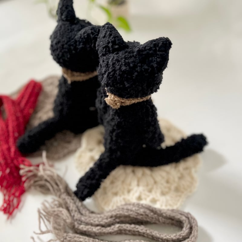 編みにゃんず＊黒猫の鈴くん（向かって右）＊ No.210 | はちもも雑貨店