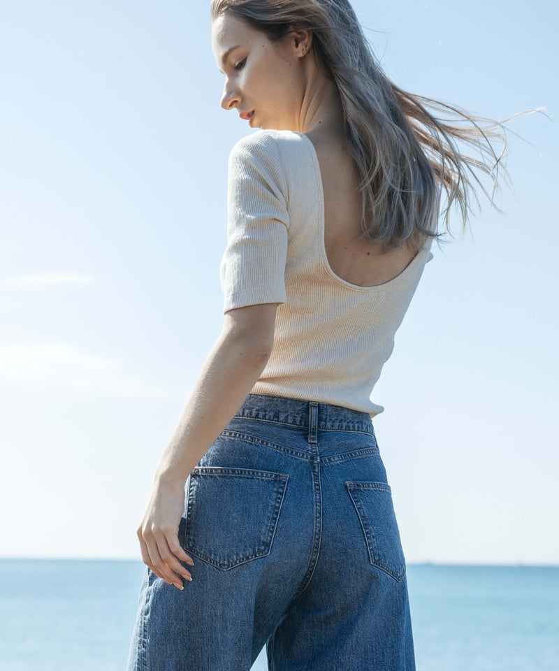 andrea&co バックオープングラフィックTシャツ+ラップデザイン