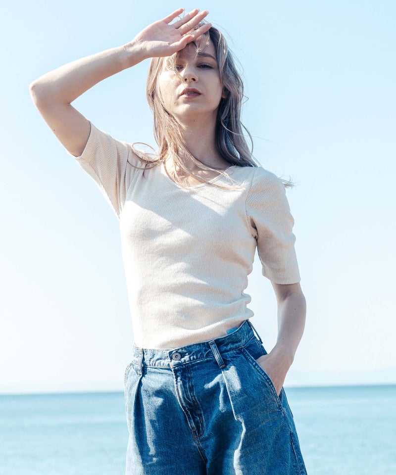 バックオープンカップインTシャツ | GLASSY SEA
