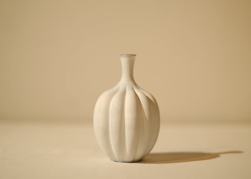白のうつわ 一輪挿し 小宮崇 | Rohan