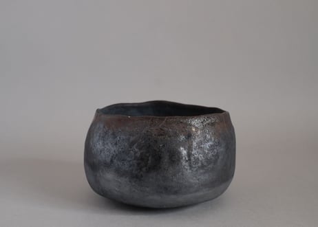 引き出し黒茶碗　十場天伸