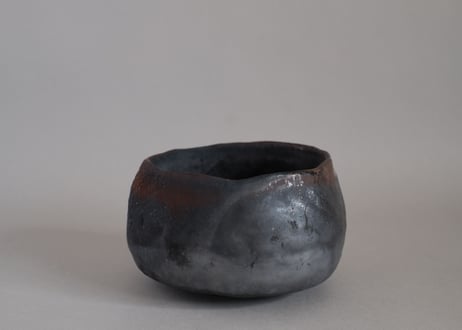 引き出し黒茶碗　十場天伸