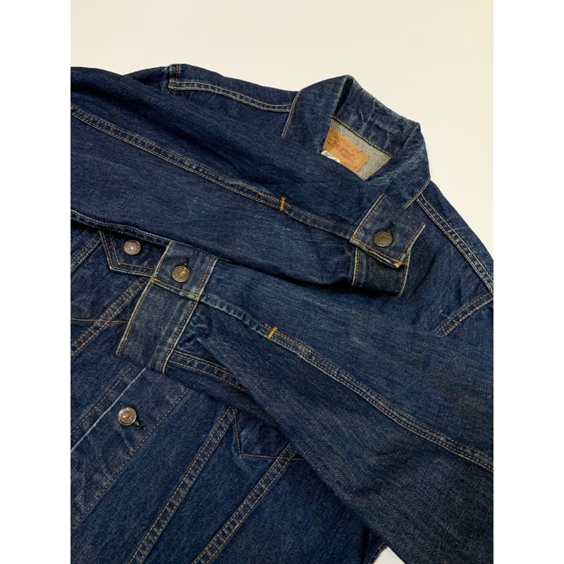 いちごみるく☆ ページ LEVIS 70505 Big E Size 42位 所々にリペアのあるデニムです 色