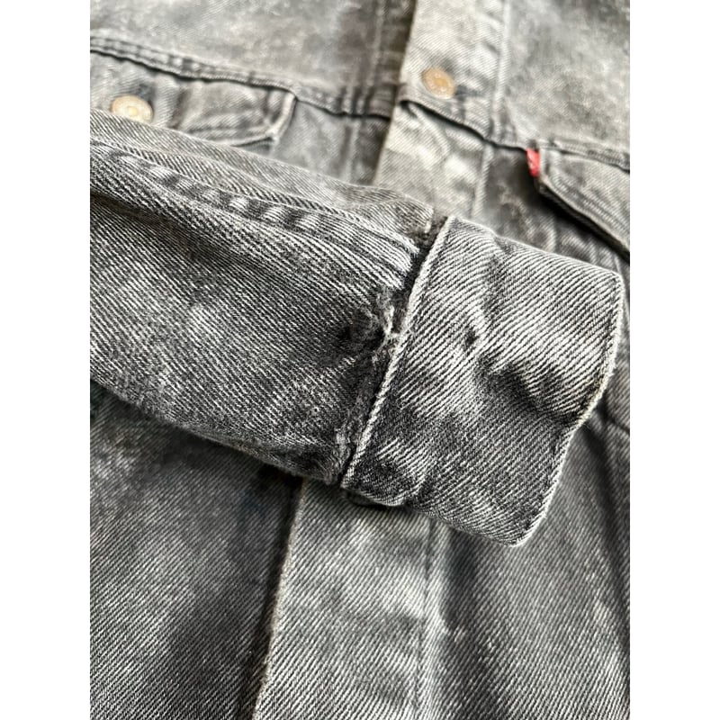 90 Levi's 