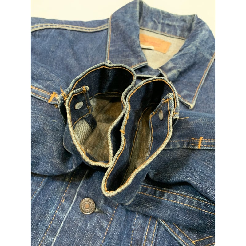 いちごみるく☆ ページ LEVIS 70505 Big E Size 42位 所々にリペアのあるデニムです 色