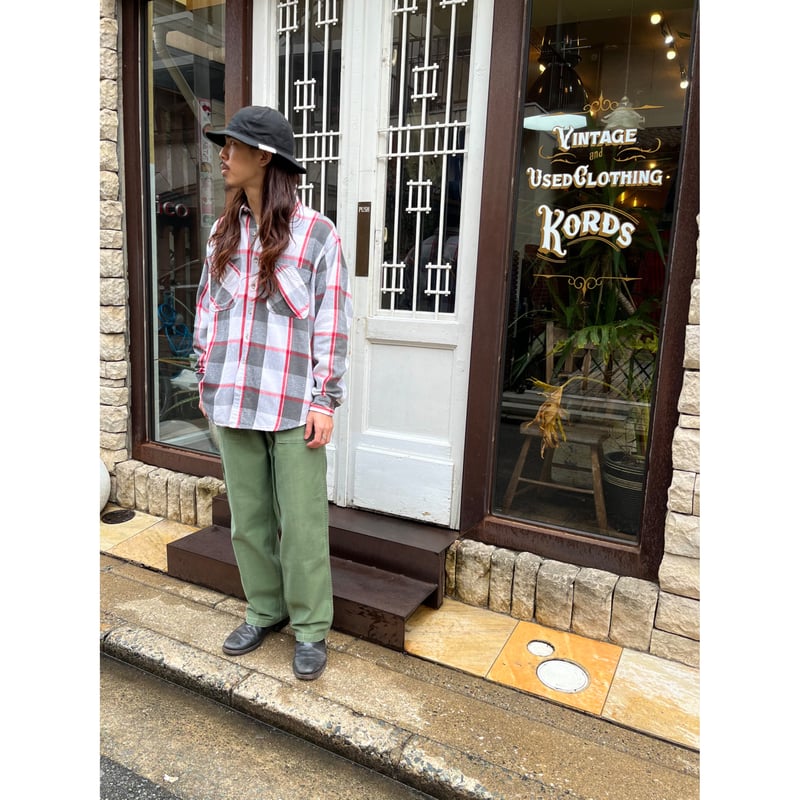 60s US ARMY OG-107 COTTON SATEEN BAKER PANTS Si 60s US ARMY OG-107 COTTON SATEEN BAKER PANTS Si