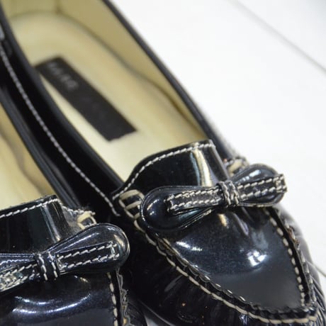 ステッチがアクセントのローファー（NEW by MARC JACOBS)