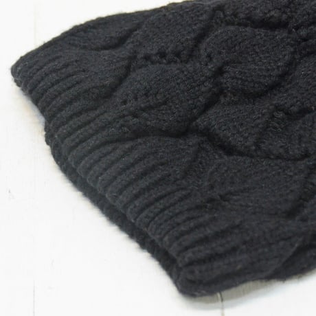 ポンポン付き  黒のニットキャップ（USED）