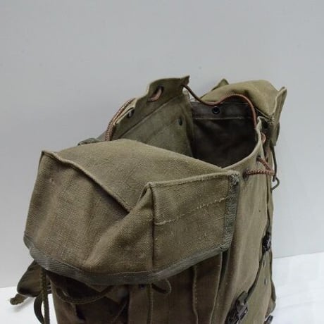 Others｜MILITARY 味のあるミリタリーのバックパック（年代不明 Europe Military）