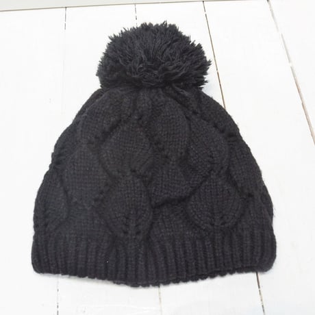 ポンポン付き  黒のニットキャップ（USED）