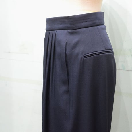 大人仕様、光沢感のあるセミワイドパンツ（NEW）