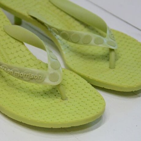 ☆26周年記念　第3弾　サンダル大SALE☆sigerson morrison（シガーソン モリソン）greenトングサンダル made in Italy（NEW）