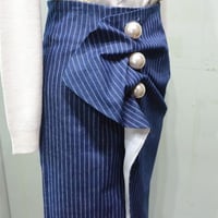でかパールがあしらわれたミドルタイトスカート（NEW）