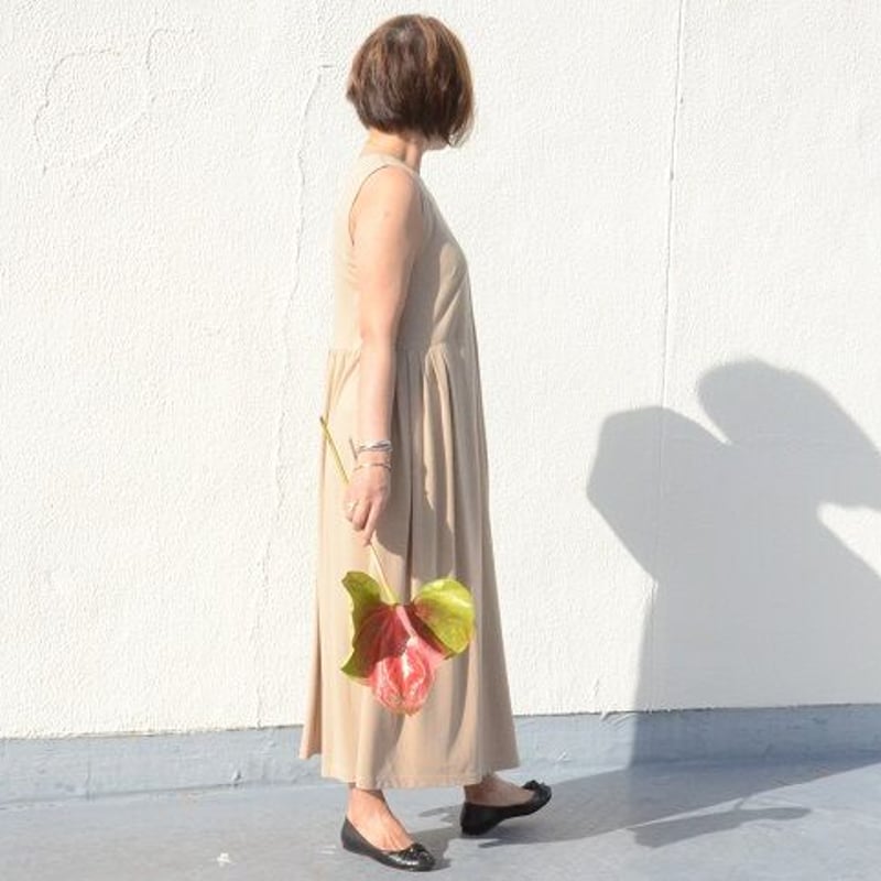 ジャージ素材のロングワンピース・ベージュ（NEW） | Mirriam