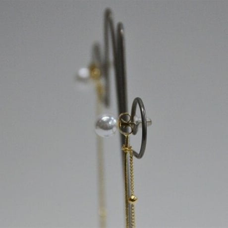 ロングゴールドのピアス（NEW)