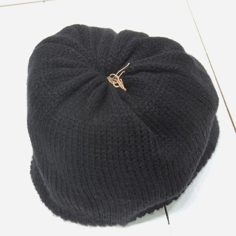 ポンポン付き 黒のニットキャップ(USED) | Mirriam ポンポン付き 黒のニットキャップ(USED) | Mirriam