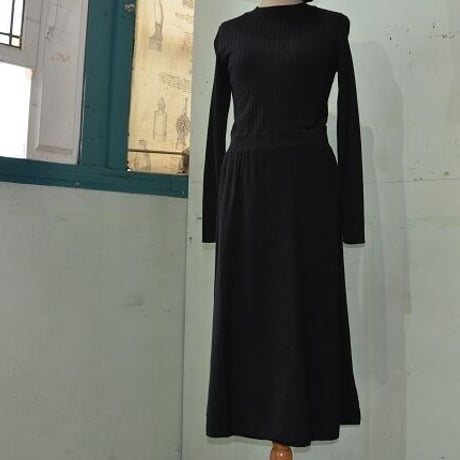 綺麗なシルエットのknit ワンピース（NEW)