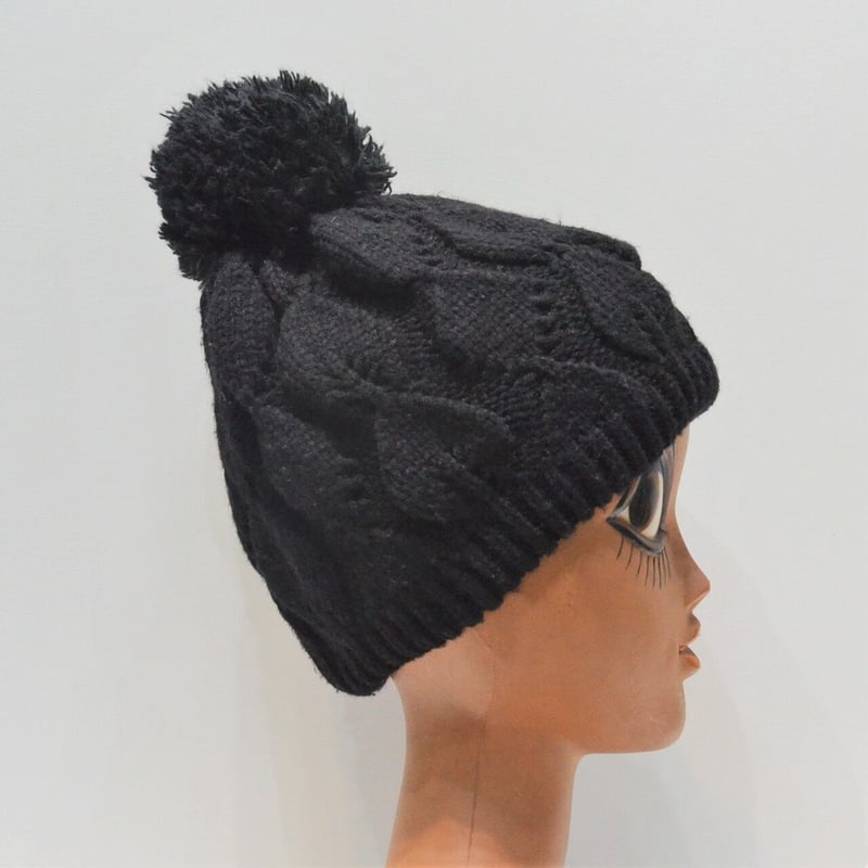 ポンポン付き 黒のニットキャップ(USED) | Mirriam ポンポン付き 黒のニットキャップ(USED) | Mirriam