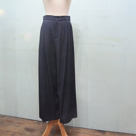 大人仕様、光沢感のあるセミワイドパンツ（NEW）