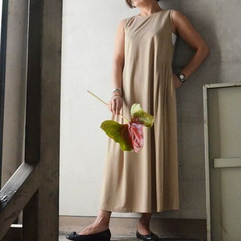 ジャージ素材のロングワンピース・ベージュ（NEW） | Mirriam