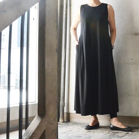ジャージ素材のロングワンピースBLACK（NEW)