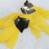 黄色のシフォンピアス（NEW)