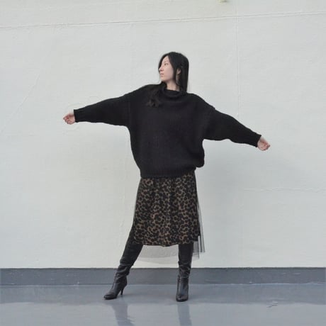 黒のたっぷりタートルニット（NEW)
