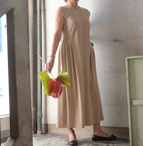 ジャージ素材のロングワンピース・ベージュ（NEW） | Mirriam