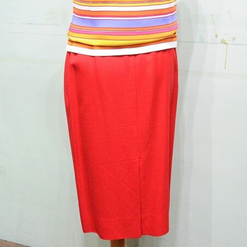 Wear｜目が覚めるような赤色GIVENCHYスカート（80 