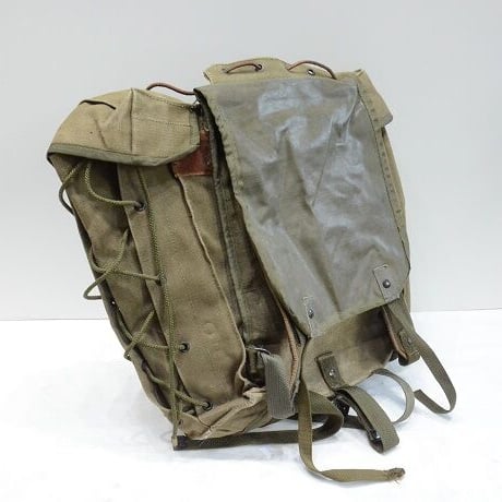Others｜MILITARY 味のあるミリタリーのバックパック（年代不明 Europe Military）
